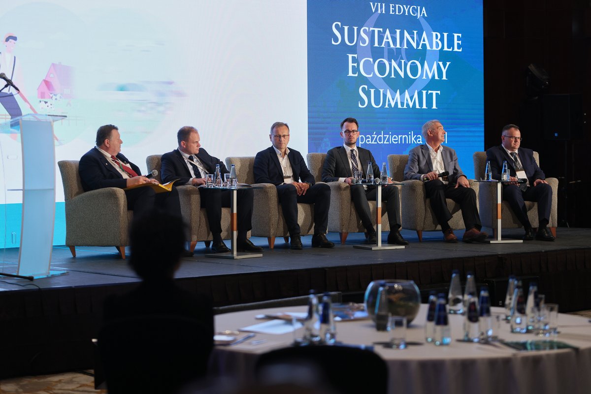 Executive Club tweet media