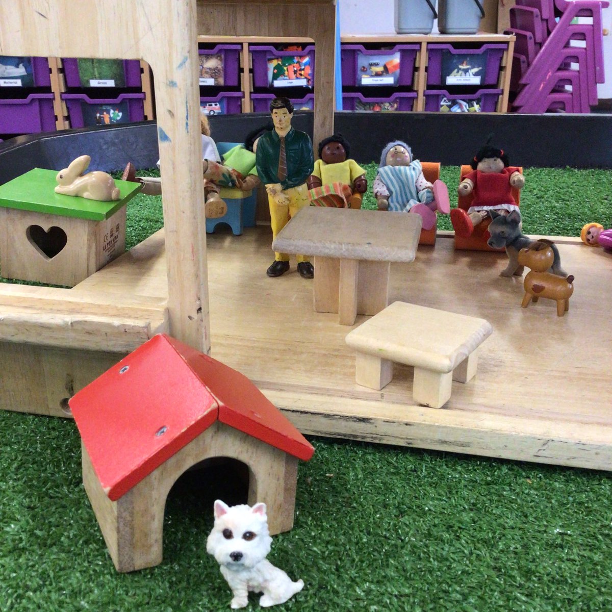 OWPS_fs's tweet photo. Sneak Peek 👀
The hills house is on the small world table! Dogs, cats and people are all ready to be played with #OWPSeyfs https://t.co/NKbiv1Y4Ug