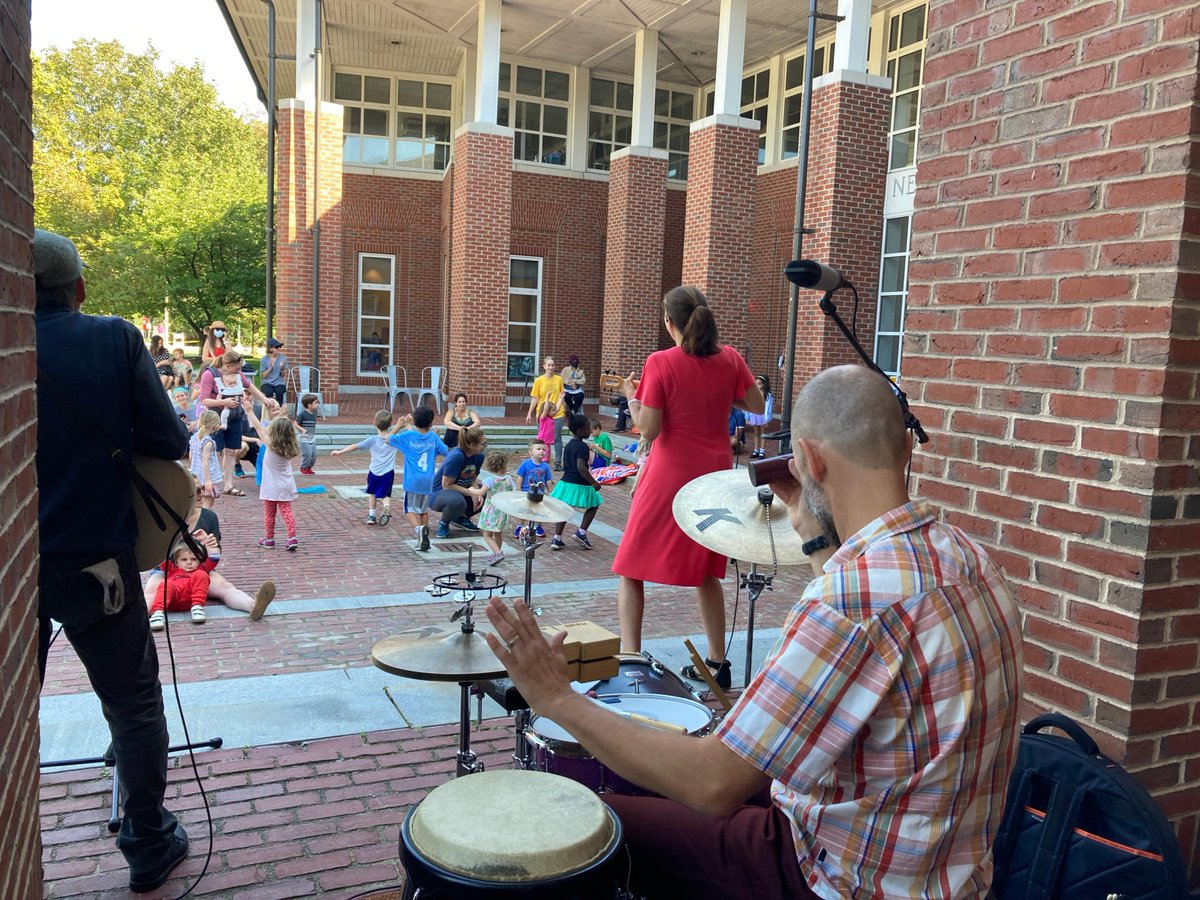 NewtonFreeLib's tweet photo. Thank you to everyone who was able to make it to the celebration! We had such a great time, and it was wonderful to see so many of you come out to celebrate with us. #30thBirthdayCelebration #NewtonFreeLibrary https://t.co/LFCRnnYT24