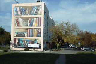 alex2ek's tweet photo. Тут в Солнечнодольске завершился международный фестиваль «Культурный код». За месяц 62 российских и зарубежных художника из 16 стран украсили муралами фасады 41 здания. Также за это время прошло множество лекций и мастер-классов от монументалистов, встреч художников с гостями. https://t.co/UEQZ4XdCO0