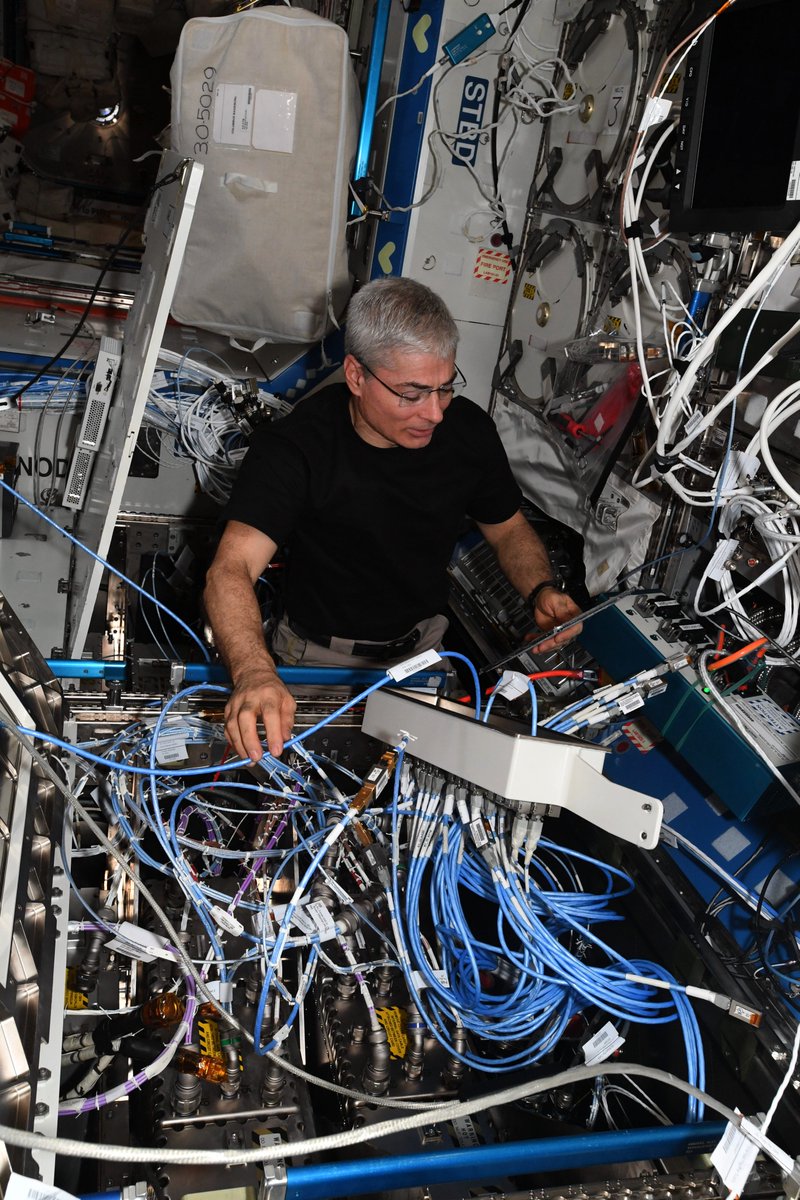 Thomas Pesquet tweet media