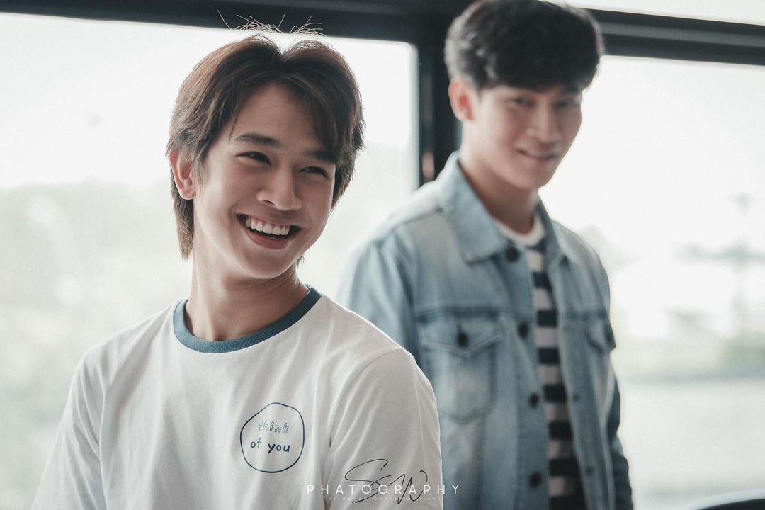 OhmThitiwatLat's tweet photo. [IG] phatsiraphob23 :
Dejo el trabajo del Detrás de Cámaras &amp; Key Visual

#Closefriendโคตรแฟน Por favor, finge que aún me amas.
15 de febrero del 2021

#ViuThailand #viu #Closefriend #Boxmusic 
#Shoryukenproduction
#OhmThitiwat #fluke_natouch #OhmFluke https://t.co/xcolCsrccc