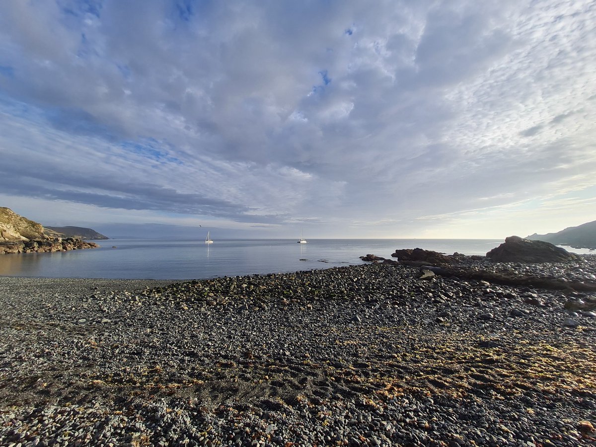 Morning millpond.. #Cornwall #StormHour #kernow #porthallow #seascape #autumn @beauty_cornwall <a href="/EvocativeCorn/">Evocative Cornwall</a> <a href="/Cornwall_Coast/">Cornwall Coast</a>