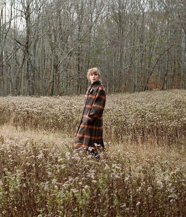 Gerasoundz's tweet photo. Com as gêmeas "folklore" e "evermore" Taylor Swift tem os dois álbuns femininos com mais vendas puras nesta década. A Cuca da Pensilvânia tambem é a única artista com três discos no Top 10 da lista. https://t.co/L7QRcSHAlj