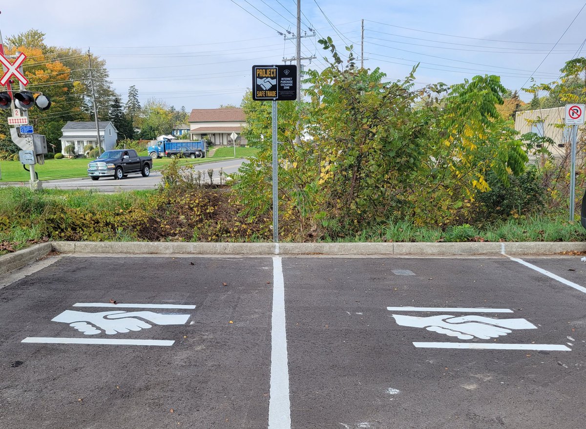 #OxfordOPP is inviting members of the public to use the new designated spots at the #OPP detachment parking lot in <a href="/TownIngersoll/">Town of Ingersoll</a> to facilitate property transactions arranged online #ProjectSafeTrade ^pc