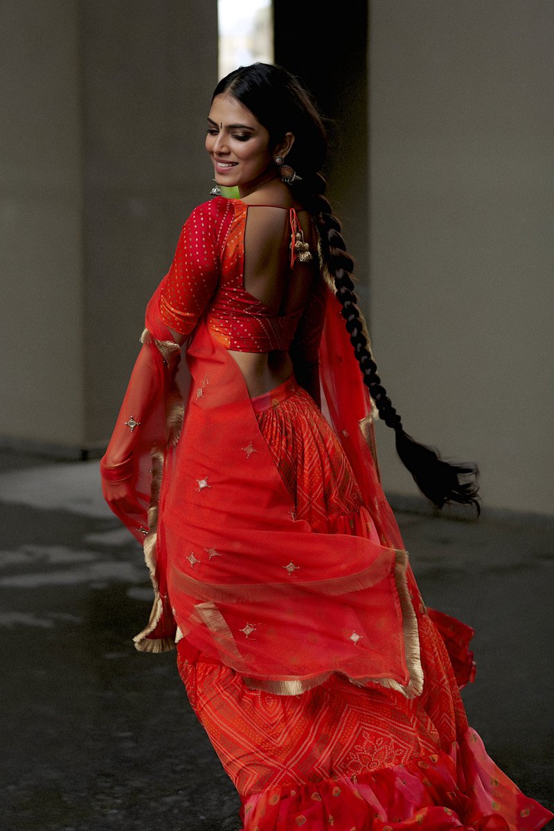 MalavikaM_'s tweet photo. Happy Dussera to all you beautiful people 🧡✨✨ https://t.co/emhU1ncSpz