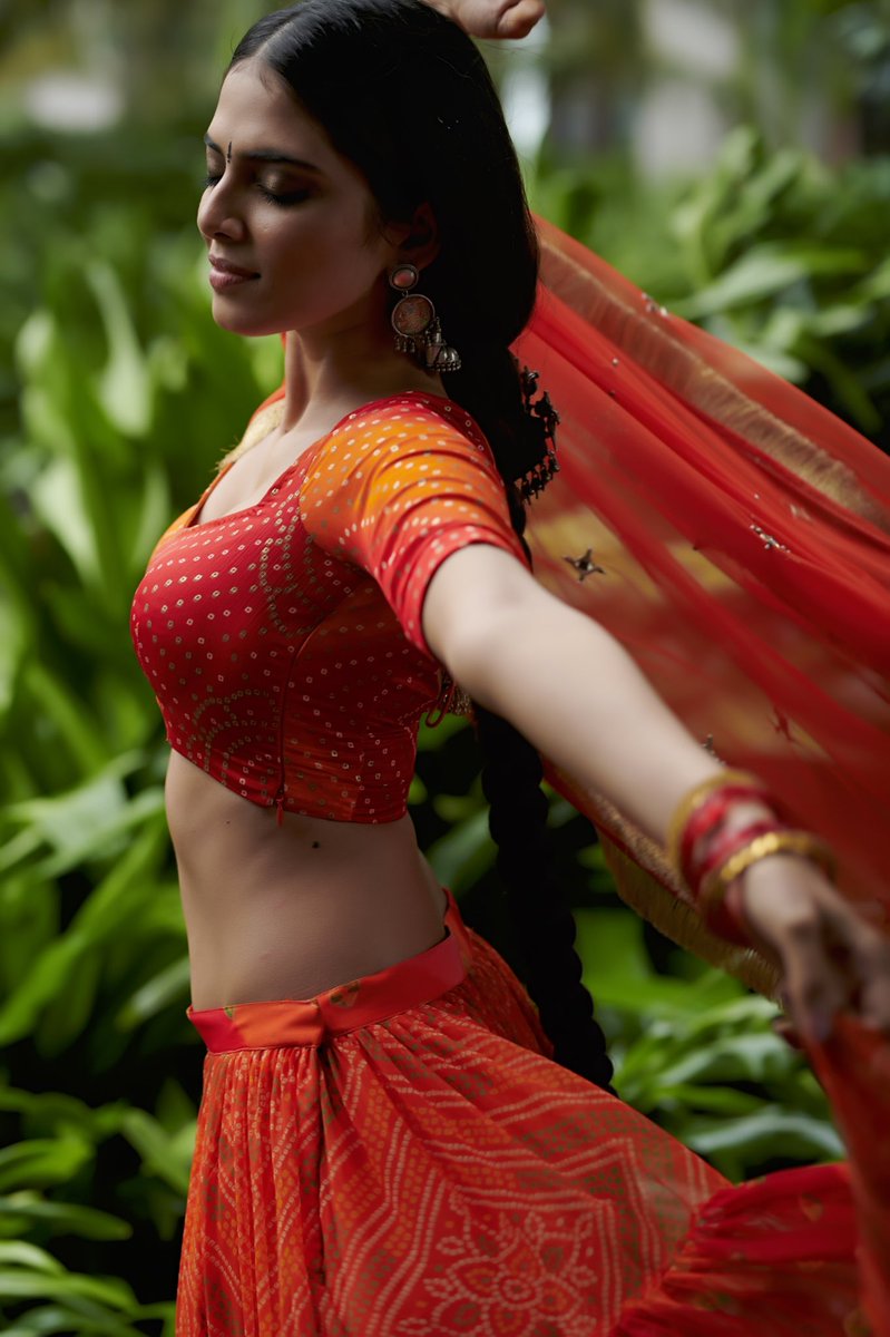 MalavikaM_'s tweet photo. Happy Dussera to all you beautiful people 🧡✨✨ https://t.co/emhU1ncSpz