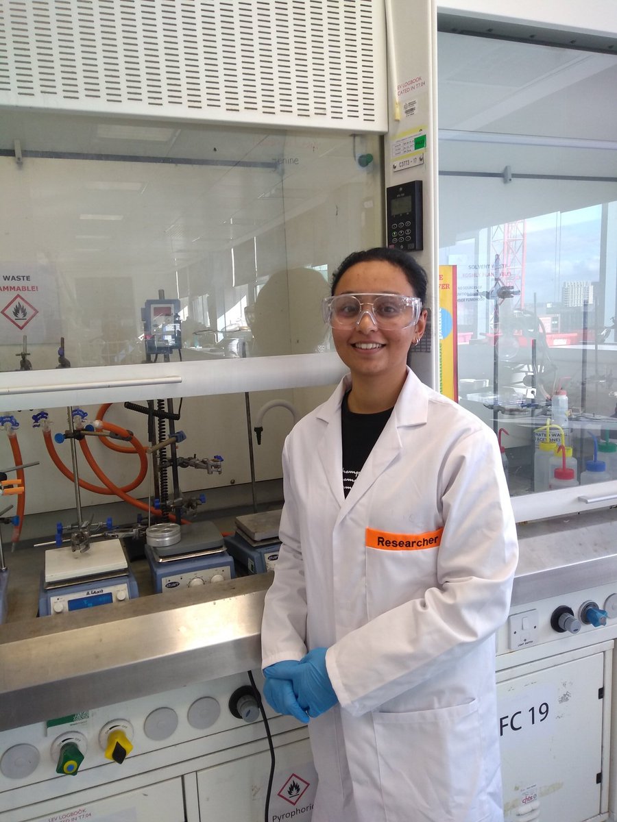 DrAndLewis's tweet image. A really warm welcome to Anam @_AnamKhan06 who is starting her PhD and Fahmida @_fahmida_b who is starting her MRes. I'm really chuffed to have you both in my lab! #ProudPI #NewPI @MMUEngage