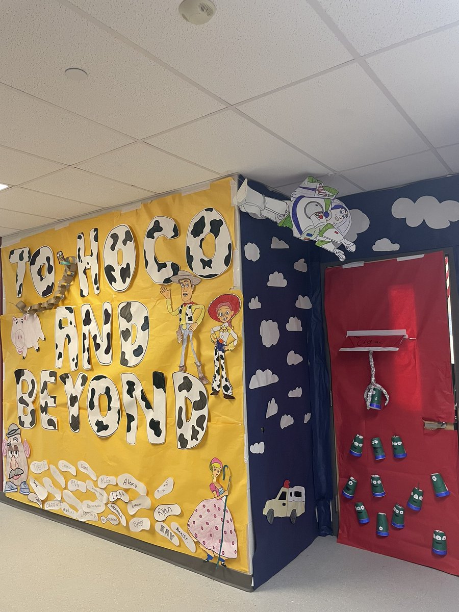 FreihoferKay's tweet photo. Montgomery’s JAM took door decorating to a whole new level! #HOCO2021 #weloveourfreshman @RCHSFMP @weavlet5 @Kyla_Whyla @_spencerpayton https://t.co/KXMf8hRDjk