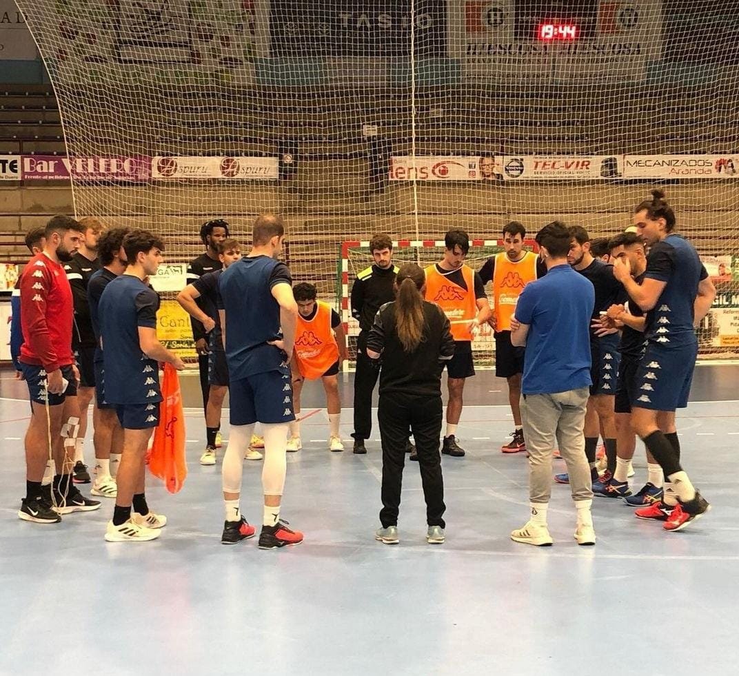 Confianza plena en la plantilla del <a href="/bmvillaaranda/">Club Balonmano Villa de Aranda</a> para cambiar la situación y empezar una nueva etapa con buen pie. Confianza en <a href="/ruSa_7/">Sara López Martín</a> para dirigir al equipo. Agradecer el trabajo realizado hasta el día de hoy a <a href="/ASMA1963/">ALBERTO SUAREZ</a> y que le vaya todo muy bien. Hasta el final, VDA!