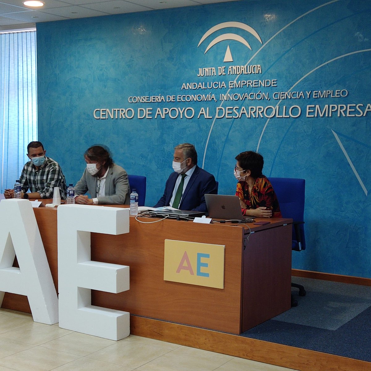cadecadiz's tweet photo. 📌Interesante encuentro ayer en #Cadedecadiz contando con la presencia del Delegado Territorial de Empleo, Alberto Cremades, Gracia Catalina, Directora del Programa Minerva, Alberto Duro, empresa Archangelus y Miguel Bullón, Coordinador Técnico en la presentación #programaminerva https://t.co/97O6ueYyGx