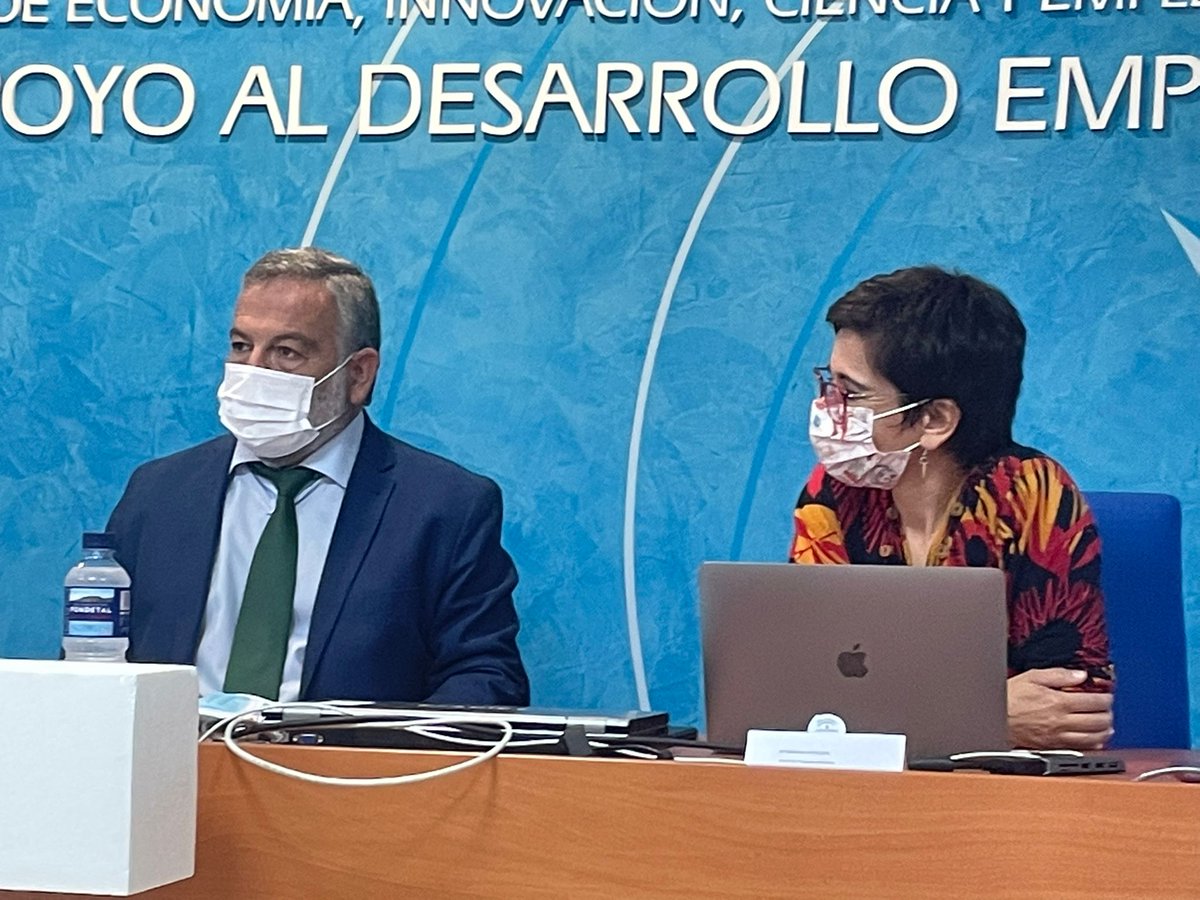 cadecadiz's tweet photo. 📌Interesante encuentro ayer en #Cadedecadiz contando con la presencia del Delegado Territorial de Empleo, Alberto Cremades, Gracia Catalina, Directora del Programa Minerva, Alberto Duro, empresa Archangelus y Miguel Bullón, Coordinador Técnico en la presentación #programaminerva https://t.co/97O6ueYyGx