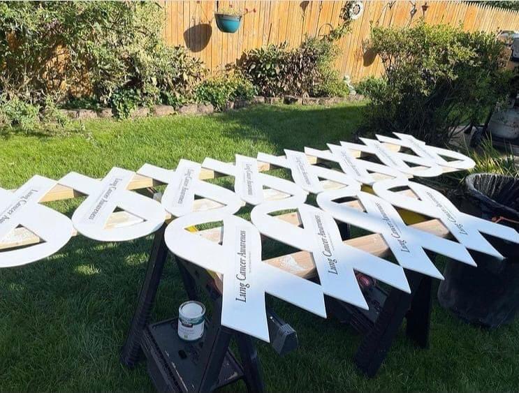 TheWRP4LC's tweet photo. Liz Dagrossa and her family accepted the challenge to build ribbons and gift them to @sloan_kettering The Dagrossa family is asking their cancer center, "What are you doing for Lung Cancer Awareness Month” #TheWhiteRibbonProject @ipreeshagul @jillfeldman4 #community https://t.co/ewkjmGbixC