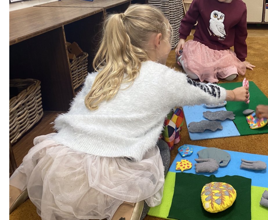 CisPreK's tweet photo. In Pre-k B @CISDK The children strengthen and develop their literacy skills listening to stories from a CD. They listen carefully so they know when to turn the page and  
using the felt boards, they retell the story and make up their own #literacythroughplay https://t.co/PKiMoD0Dg7