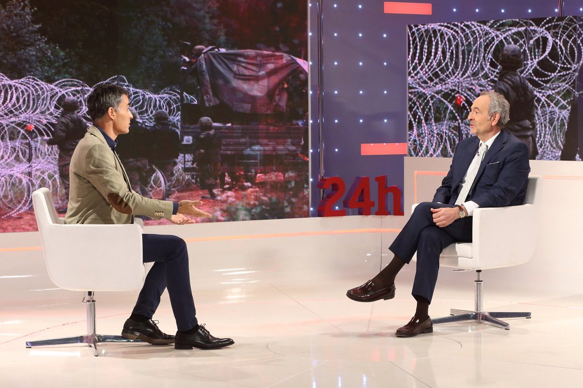 MundoEn24h's tweet photo. Esta noche en El Mundo en 24H hablamos con @GustaPalomares sobre migración en la UE, el pulso de Polonia a Bruselas y la reactivation del Brexit. Y además, todo el resto de la actualidad internacional de la semana. A partir de las 0.30 en el Canal 24H. https://t.co/lGIEGG4s9X