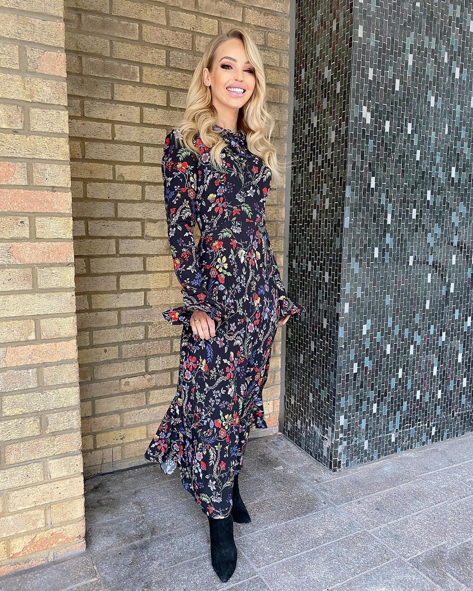 Birthday celebrations over and back to the desk! See you at 12:30pm <a href="/loosewomen/">Loose Women</a> 💛