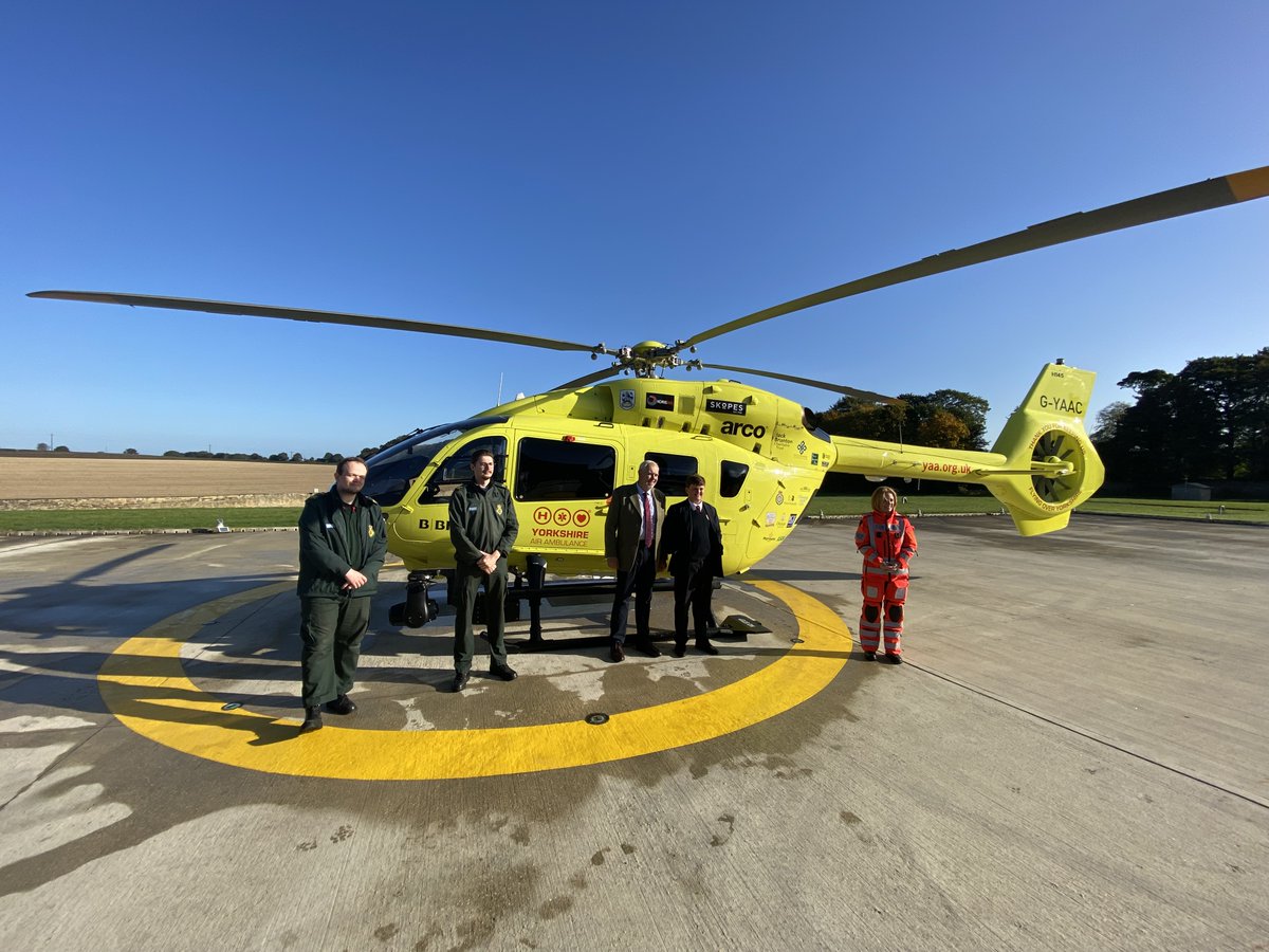 When Jules Collett collapsed, son Henry was able to perform CPR and save his dad's life. Today we were thrilled to reunite the family with some of the ambulance clinicians who attended Jules that day.

restartaheart.yas.nhs.uk/media/media-20…

#RestartAHeart