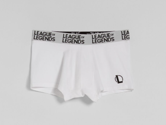 LoLSola's tweet image. Dein Tinder Date zieht seine Hose aus und du siehst DAS. Was tust du?