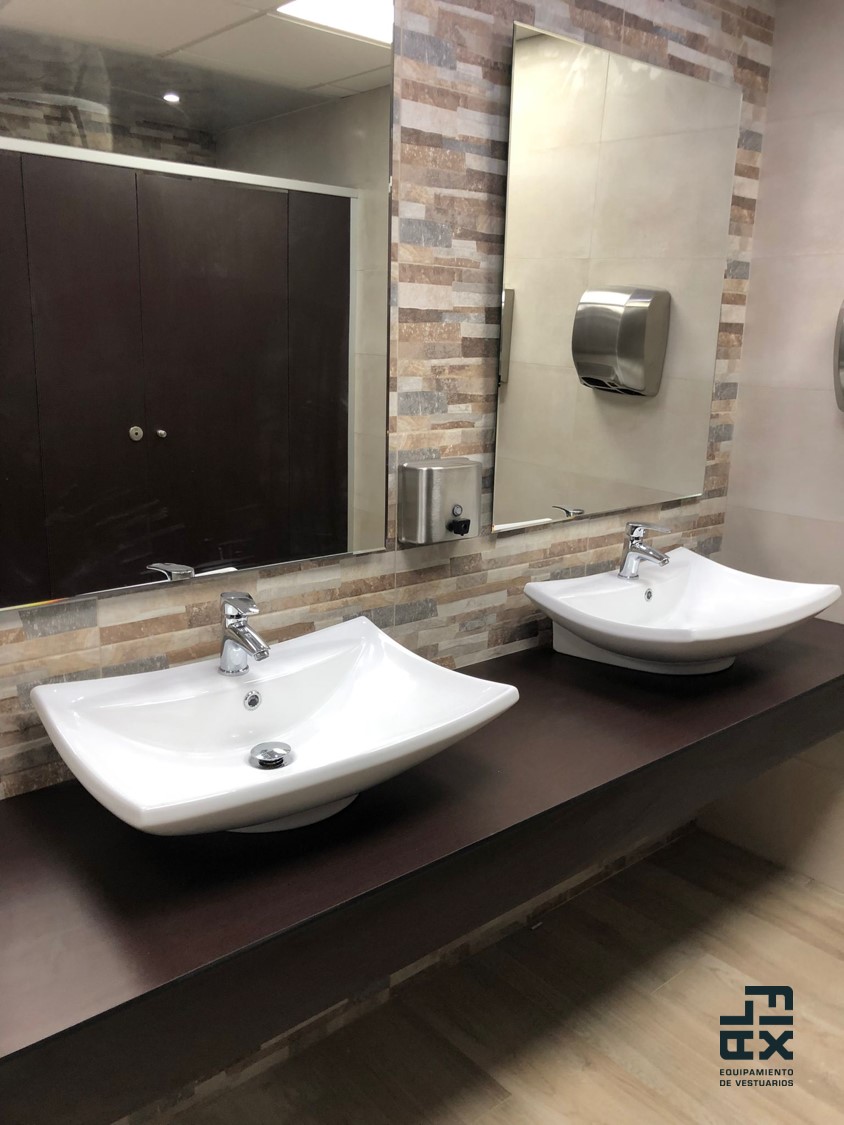 AlfixGroup's tweet photo. Nueva instalación de cabinas y encimeras para pica en complejo deportivo.

#taquillas #cabinas #fenolico #melamina #aluminio #instalacion #materialdevestuario #vestuario #diseño #arquitectura #arquitecturadeinteriores https://t.co/S8vfYo0rXU