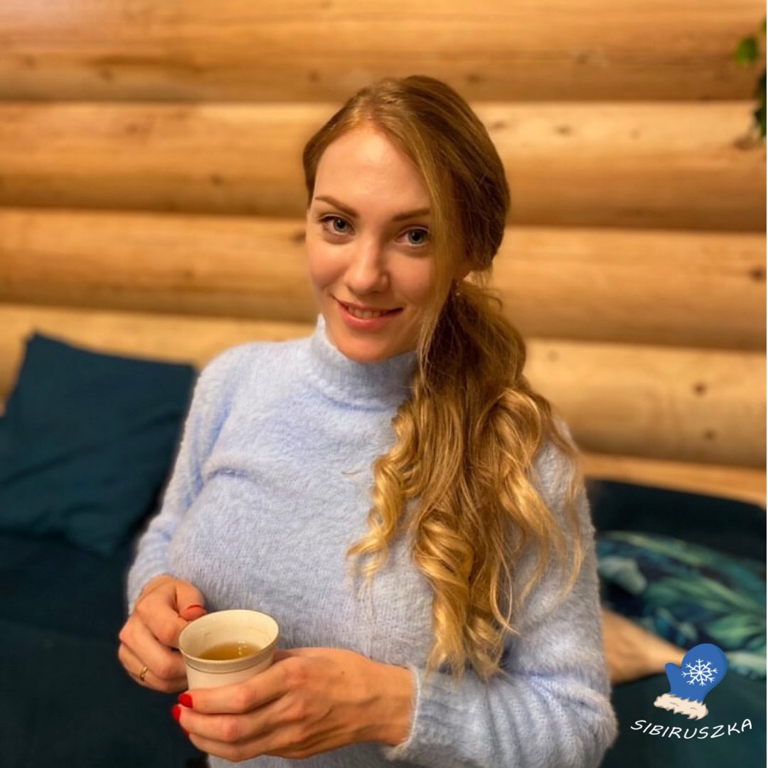 _sibiruszka's tweet photo. ☕️Na Syberii zwyczajowo pije się DUŻO herbaty (sarkastycznie - wiadrami) z dużą ilością cukru. 
☕️Ciekawą cechą jest zwyczaj pić herbatę (пить чай) z konfiturą (с вареньем), nie wyciągając łyżki z kubka podczas picia 😀
Kto lubi herbatę? #чай #imsiberian #rosja #syberia https://t.co/ZeWACMNmT4