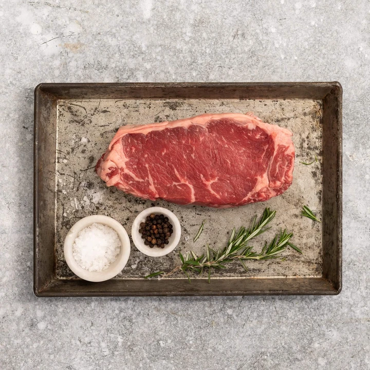hatercmitt's tweet photo. BEEF NEW YORK STRIPLOIN STEAK BONELESS
Tender, lean and rich in flavor, the New York Strip Steak will not disappoint! 
The strip steak is versatile so can be cooked on the grill, in the broiler, skillet, smoker or even sous vide! https://t.co/QkhPwa4Ww2