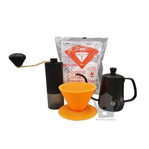 BC_coffee's tweet photo. いつでもどこでも挽きたてのコーヒーを！『どこでも挽きたてドリップセット』です！
総重量901グラムと超軽量！
#どこでも挽きたてドリップセット 
https://t.co/sl0p8t0i0E

#おうちコーヒー
#コーヒー器具
#ブランディングコーヒー
#コーヒーのある暮らし
#コーヒーのある生活
#coffeetools https://t.co/Z5TmA8KIdA