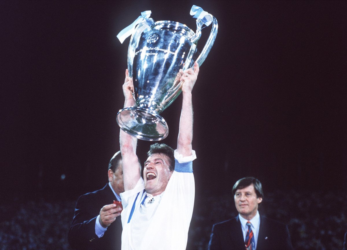 RMCsport's tweet photo. 🇫🇷🎂 Joyeux anniversaire à l'homme qui a terminé le jeu du football français, 5⃣3⃣ ans pour lui aujourd'hui ! https://t.co/XzDEoDWvgm