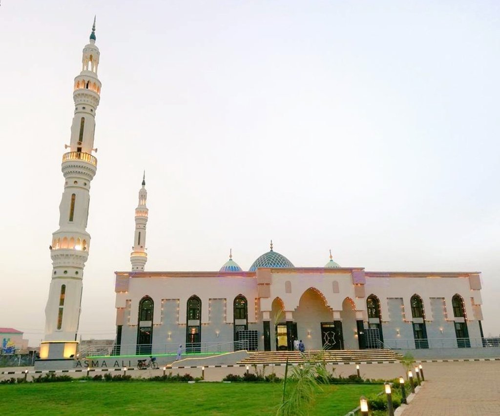 إنجازات شركة زادنا حتى الان :

١. الميناء البري لمدينة عطبرة ويشمل المشروع مول "قيد الانشاء" ومسجد، تم افتتاح الميناء في العام 2012م.

👇