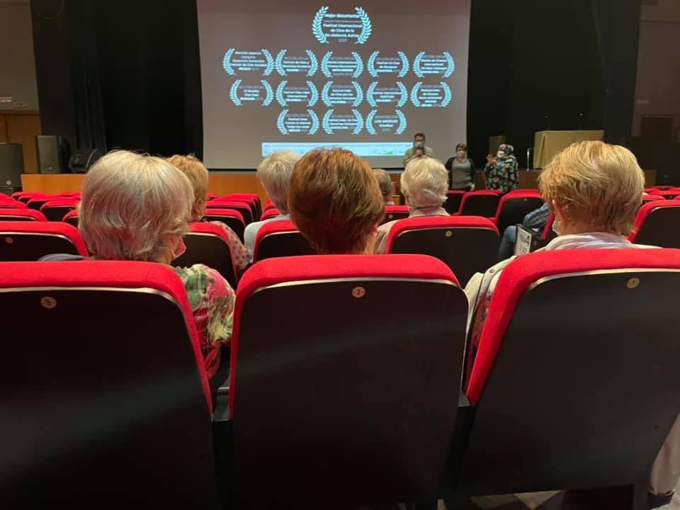 fonsvalencia's tweet photo. 🤝#ValènciaPerLaPau
🎞Projecció del documental “Els Fils del Tauler” @C_Miradas a Picassent i posterior 💬fòrum sobre les causes i conseqüències dels conflictes bèl•ics amb:
👤Josep Gayà, director documental
👤Claudia Garcia, refugiada colombiana
👤Oum Saad, refugiada sahrauí https://t.co/NYlUn2y978