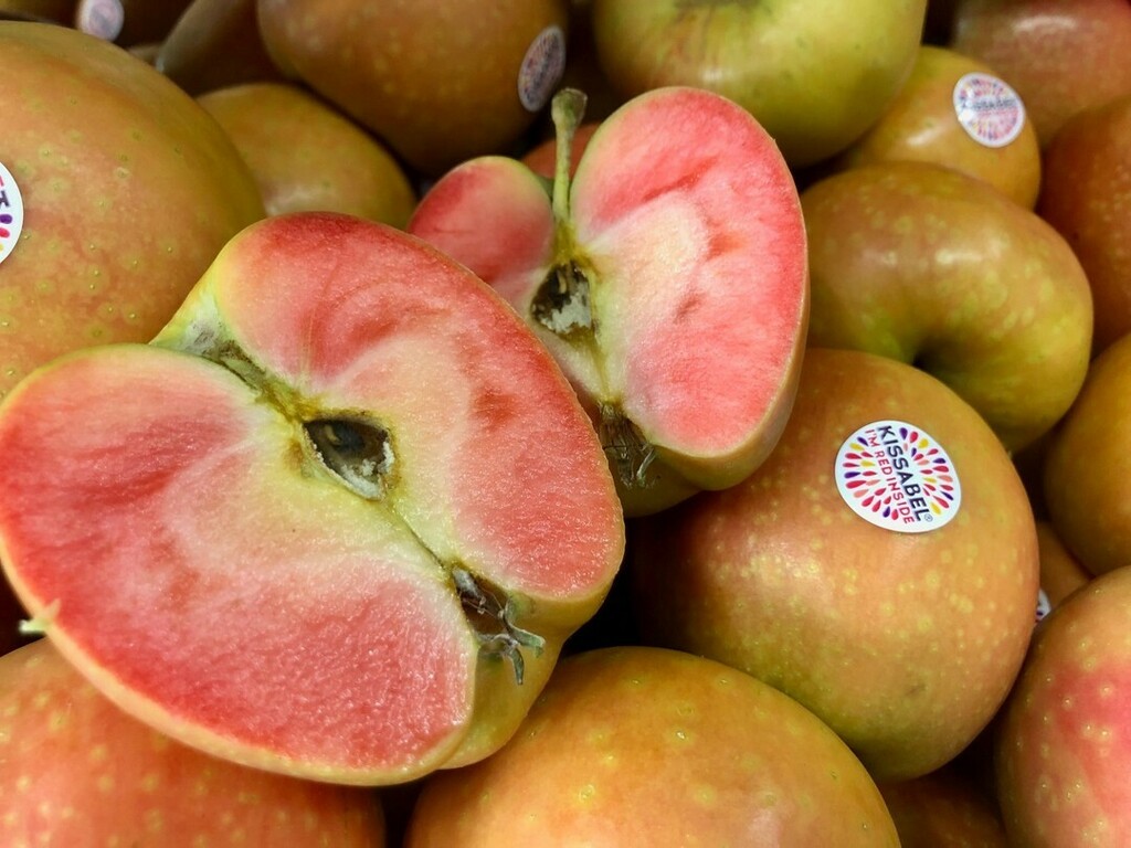 Full of antioxidants theses Kissable apples give a bitter sweet blast to the tastebuds with hints of berry! 60p at both our #Amble and#Seahouses shops. #northumberland #food #shoplocal instagr.am/p/CVC-l6yq_Su/