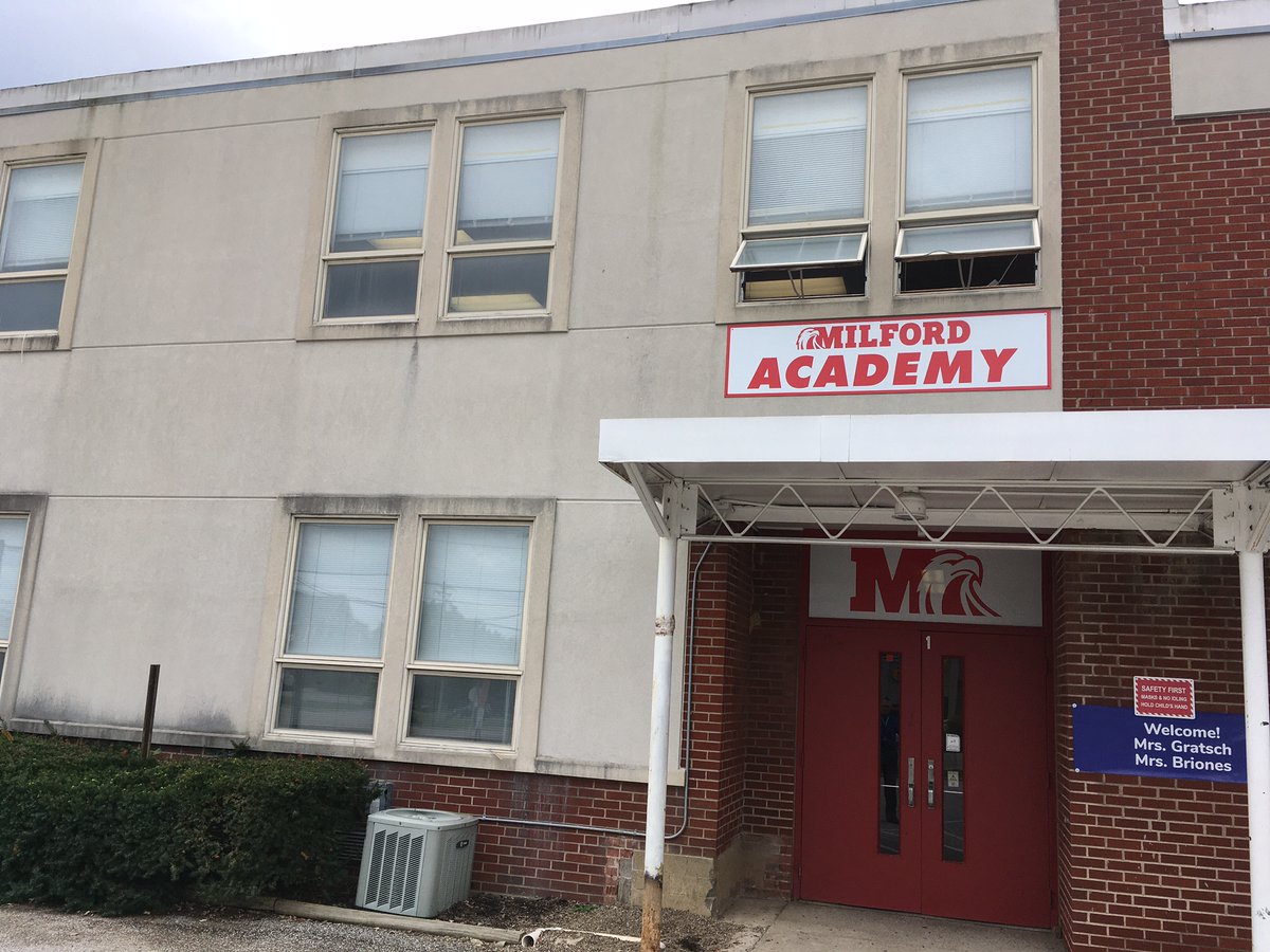 We love the new signs! I think Google Maps will be next. @MilfordHsEagles <a href="/Milford_Schools/">Milford Schools</a> <a href="/PaulDaneducate/">Paul Daniels</a>