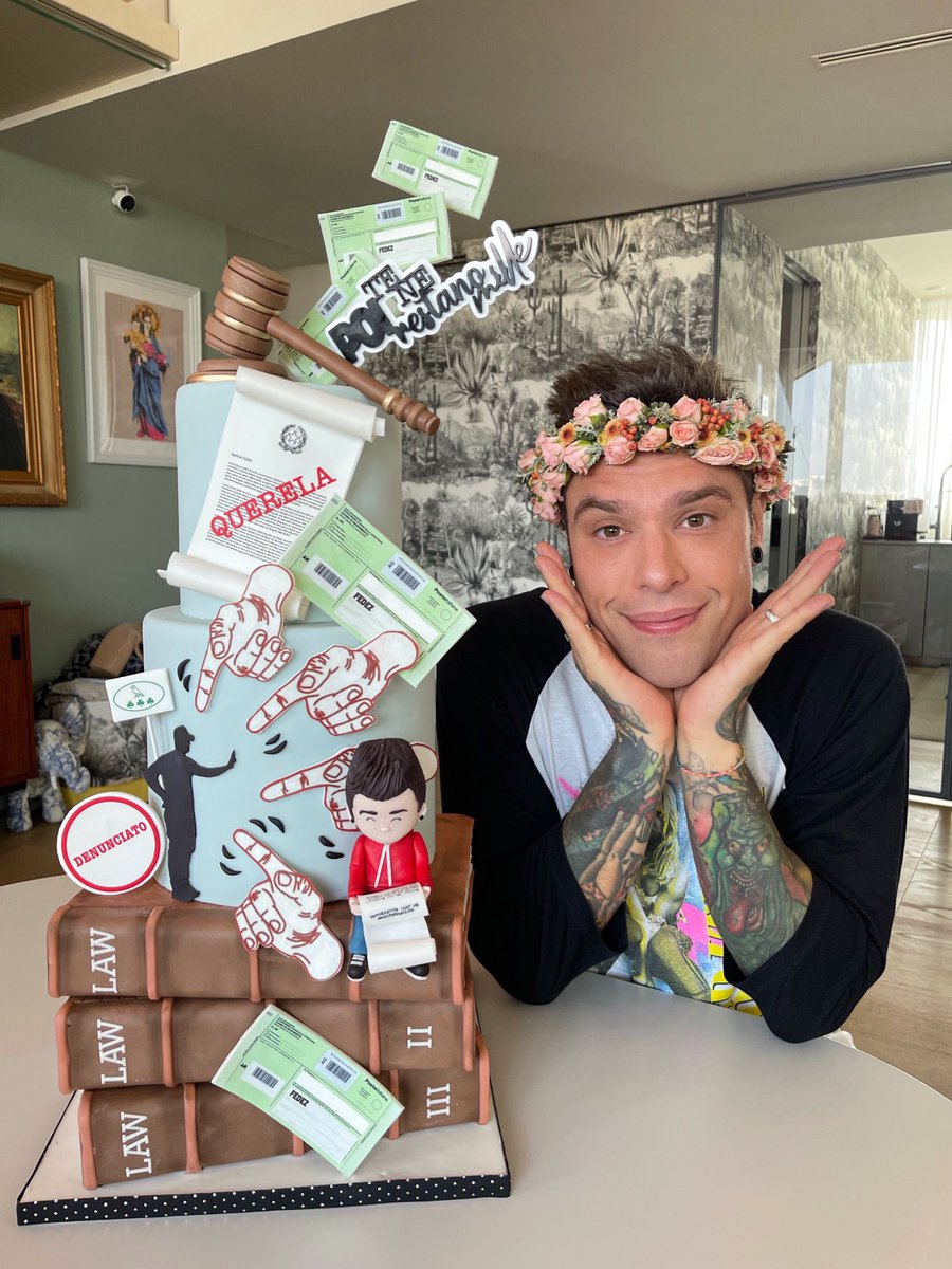 Fedez's tweet photo. Tanti auguri a me 🥳
Mille di queste querele ✨🌸 https://t.co/mNqoiW7S0I