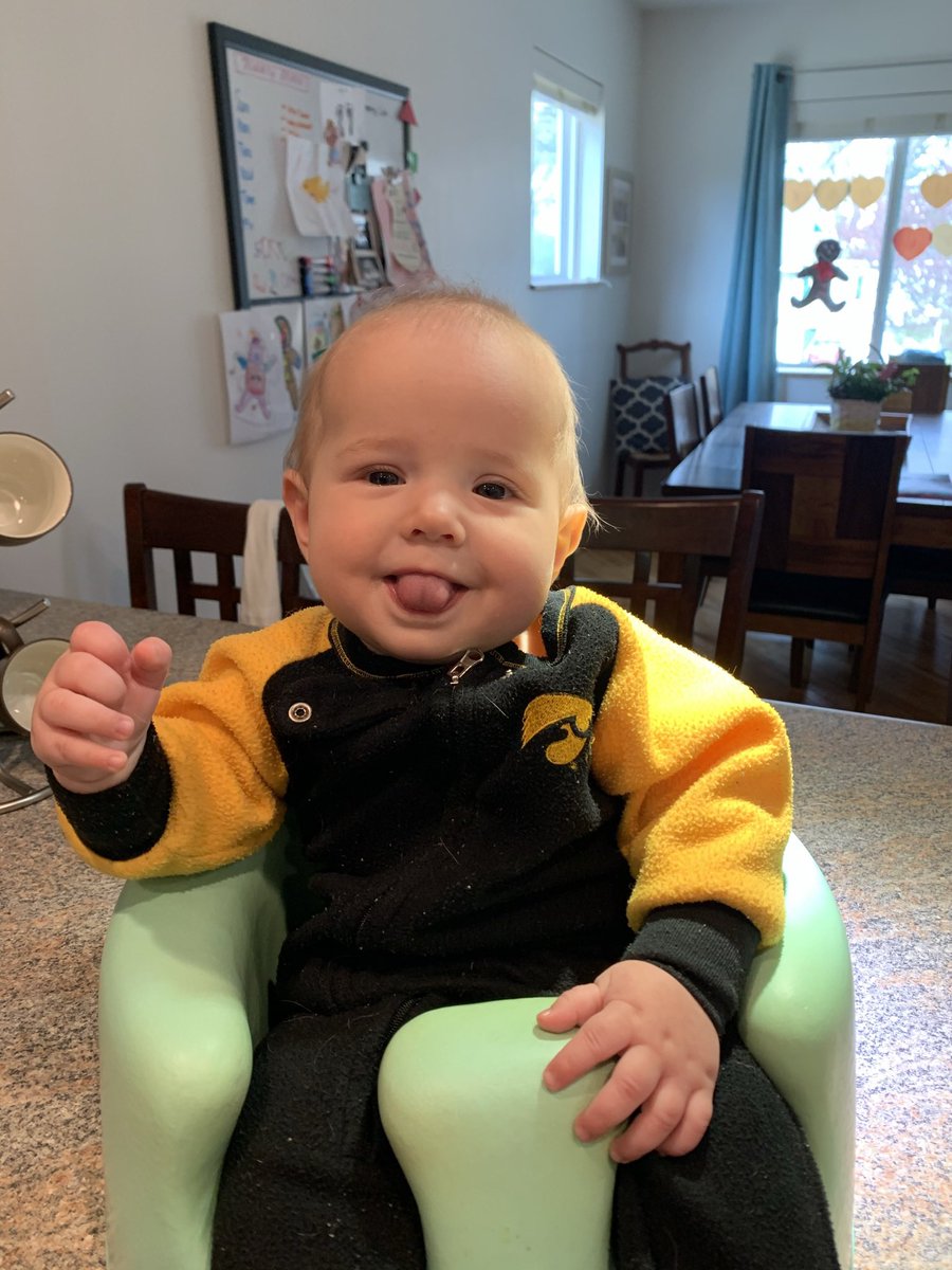 KtLinderIC's tweet photo. Future Hawkeyes. 🖤💛#UIowaHomecoming https://t.co/1e0WMmuZCp