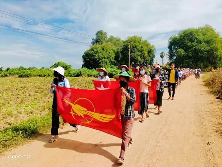 may_mzh's tweet photo. Locals of Northern Salingyi &amp; Eastern Yinmarpin Tsp never skip a day to protest against Genocidal Dictatorship. #HelpMyanmarIDPs #Oct15Coup   #WhatsHappeningInMyanmar https://t.co/eApJe3yLV8