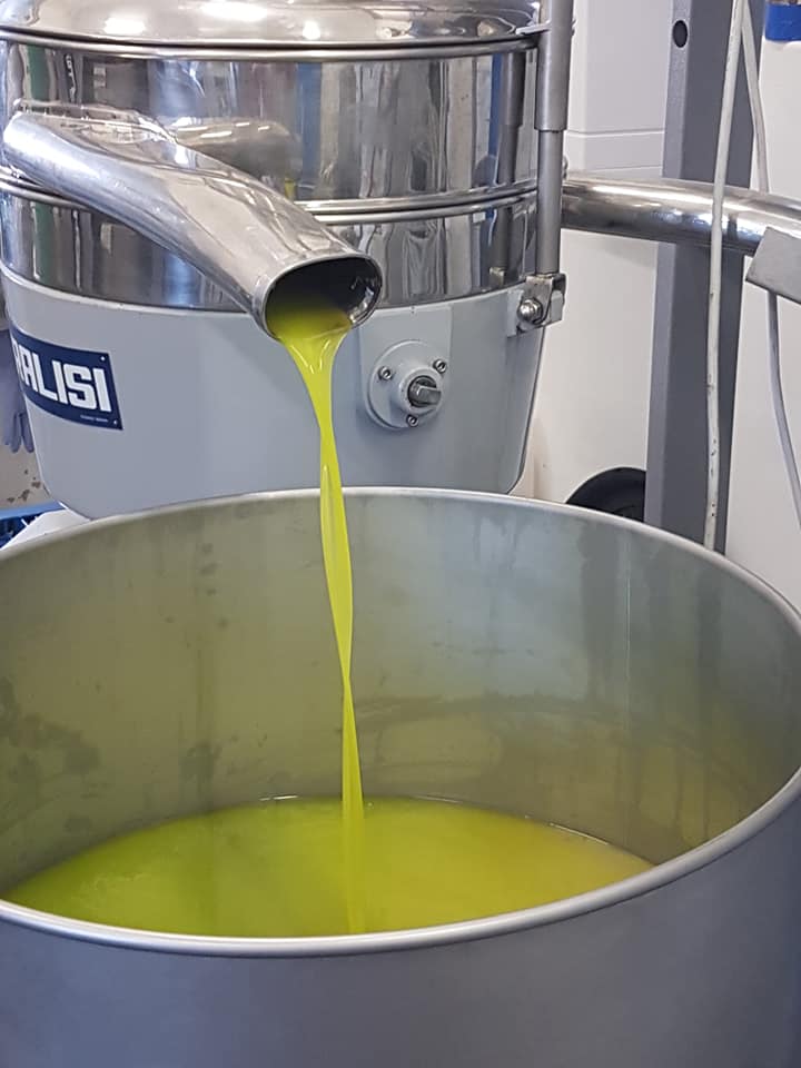 OakhurstOlives's tweet image. Five reasons why extra virgin olive oil is so good for you! 🙂
bit.ly/3aI59Ye
#EVOO #oliveoil #OakhurstOlives #PureTulbagh #DiscoverTulbagh #foodie #SouthAfrica