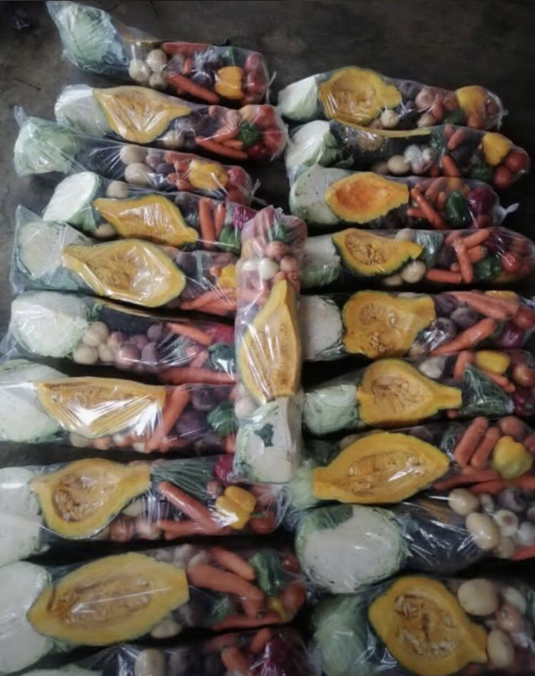 Orahh_x's tweet photo. Bag of Vegetables R50. 

Around Mabopane. To make an order contact Paballo 0680103413 https://t.co/XveWYPVWDJ