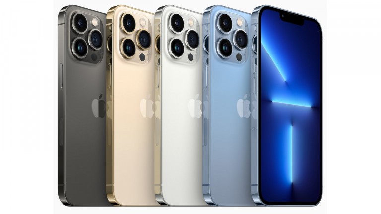 PExpresse's tweet photo. Le géant californien Apple n'atteindra pas ses objectifs de production pour son nouvel iPhone avant les Fêtes en raison de la pénurie mondiale de puces électroniques
L’entreprise à la pomme avait prévu de fabriquer 90 millions d'iPhone d'ici la fin de l'année https://t.co/ztCyBwUAgm