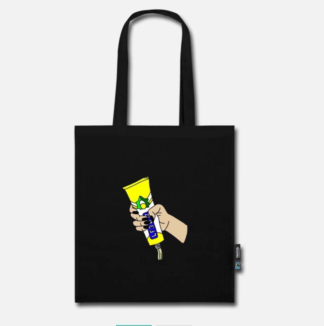 CrazySwissPolit's tweet photo. #petardeupdate es geht schnell heute: das jahrbuch 2020 von @swencartoon ist bereits wieder ausverkauft. nun gibts in der kategorie sammler:in die legendäre stofftasche der nicht minder legendären @linkefotzen! #petarde #petardech #jetztknallts @wemakeit https://t.co/EpaQj7AlrA