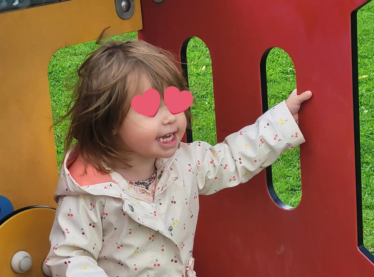 emiliethebos's tweet photo. Mon petit bébé a 2 ans aujourd'hui et n'est donc plus un petit bébé mais une jolie petite fille.. elle illumine ma vie avec son sourire toujours présent.. je t'aime ma loulou. #loulousbirthday #maloulou https://t.co/qQS1qwhN1F