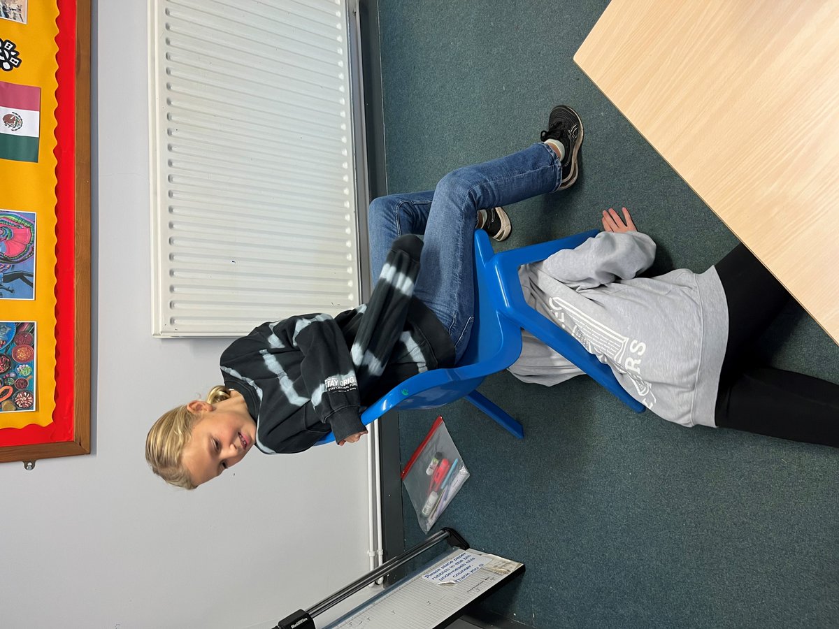 DunhurstMFL's tweet photo. Sur et sous, devant et derriere...practising French prepositions with Group 3 (Year 6) #bedalesschools #dunhurstmfl #lovelangs https://t.co/jUrthRc3m6