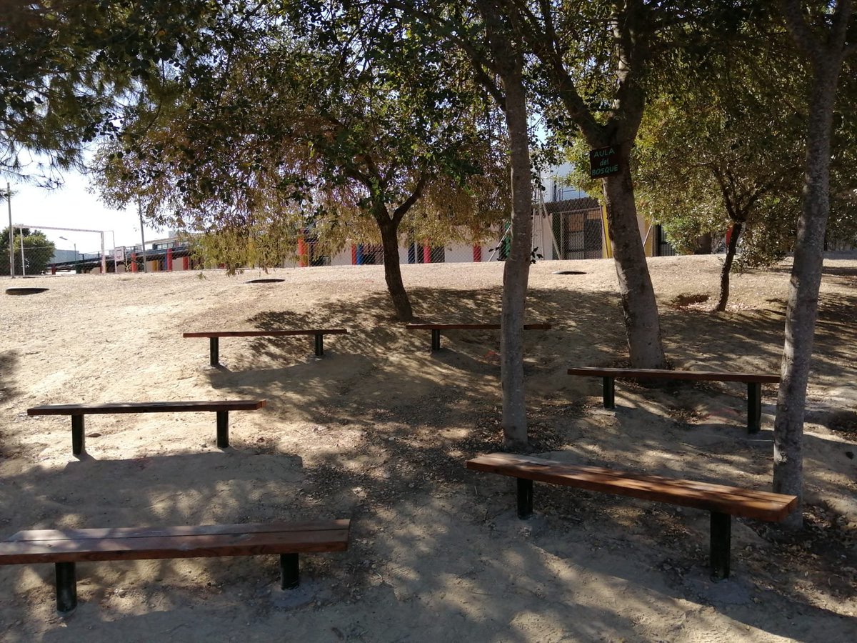 LauraLPons's tweet photo. Estrenando nuestra aula del bosque! Disfrutando del espacio natural del cole! @EcoescuelasAND  #CEIPjuanXXIII https://t.co/XtZ7gQ7uOY