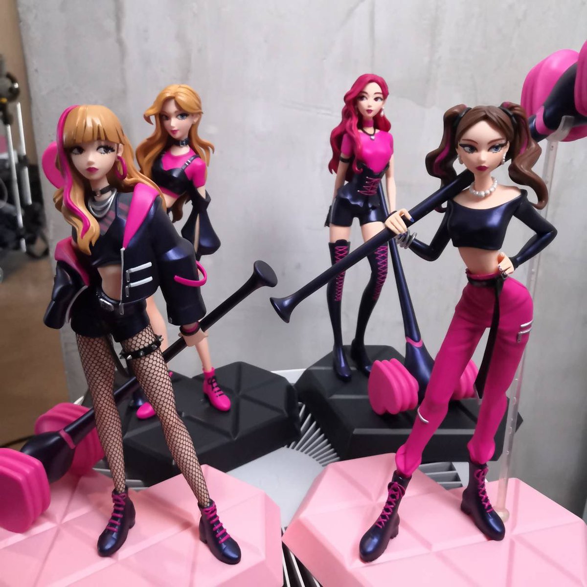 FanboyTFBOYS's tweet photo. #BLACKPINK Collectible Figure
ออกแบบโดยคุณ Kontorn Boonyanate ศิลปินคน���ทย
จัดจำหน่ายที่ประเทศไทยช่วงเดือนพฤศจิกายน โดย #YGSelectTH

Figure มี 4 ชิ้น #LISA #ROSÉ #JISOO #JENNIE (มีจำนวนจำกัด)
แบบแยก 1 ชิ้น ราคา ~500 บาท
แบบ Set 4 ชิ้น ราคา 1,990 บาท
***ราคาผิดพลาดขออภัยนะครับ*** https://t.co/mMiVCRU3r1