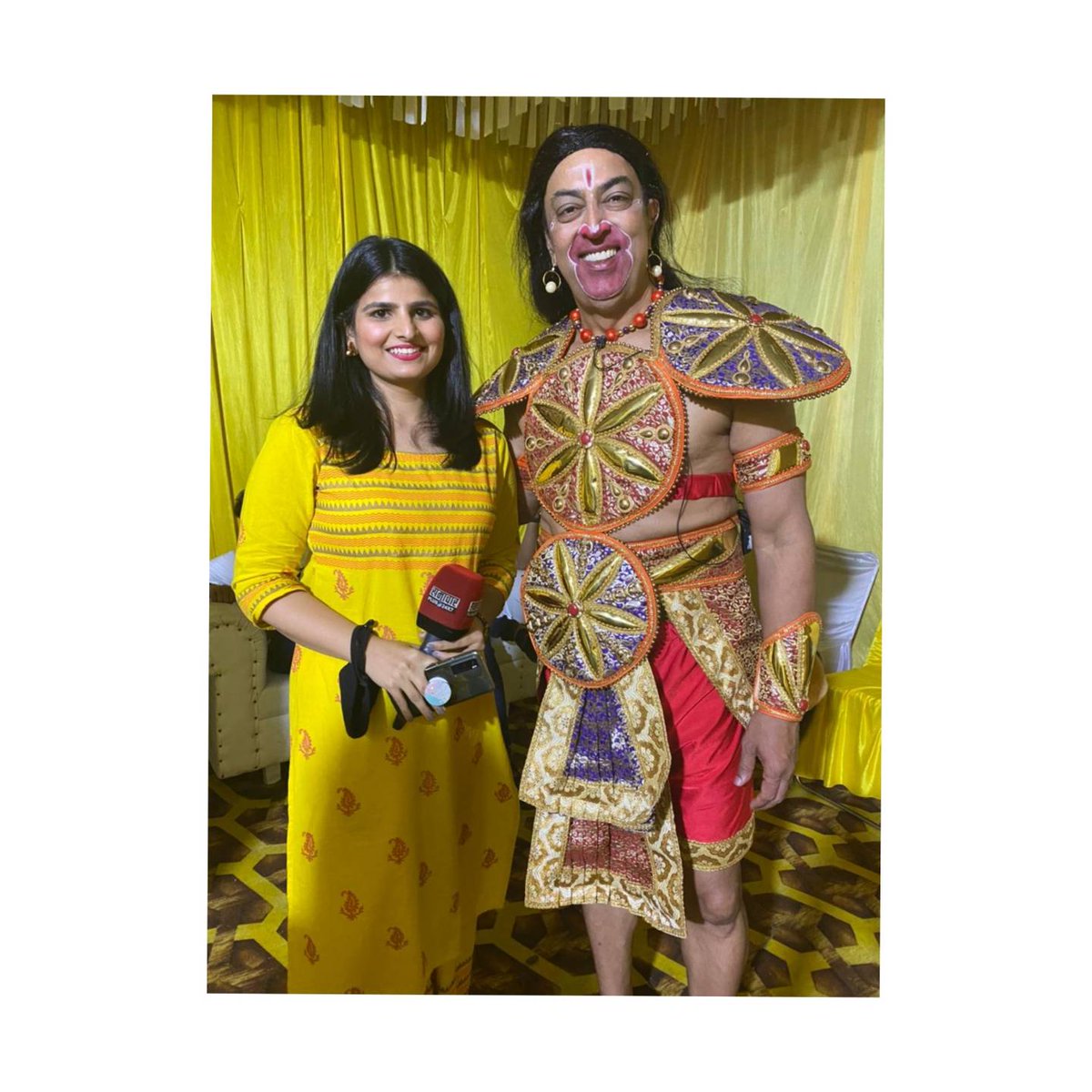 Srishti24Mehta's tweet photo. अयोध्या में चल रही रामलीला में श्री राम का किरदार निभा रहे राहुल भूचर, हनुमान बने बिंदू दारा सिंह और लंकापति नरेश का किरदार निभा रहे शाहबाज खान से कवरेज के दौरान चर्चा।
.
.
.
.
.
.
.
.
.
#bindudarasingh #shahbazkhan #rahulbhuchar  #ayodhya #raamleela #reporting #coverage https://t.co/mceYVmQPit