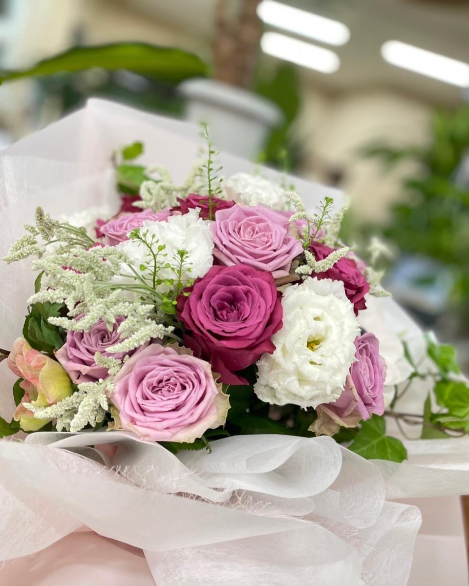 hanaman1111's tweet photo. フォトブライダル用のブーケ＆ブートニア��す💐
インスタ更新したので是非見てください🌷

https://t.co/2eZ5u9EcgI

 #山形県  #新庄市  #花屋  #フォトウェディング  #ブライダルフォト  #ブライダル  #ブーケ  #ブートニア  #結婚式  #婚礼  #花束  #フラワーアレンジメント   #韓国風  #冠婚葬祭 https://t.co/KCyW4CTpNw