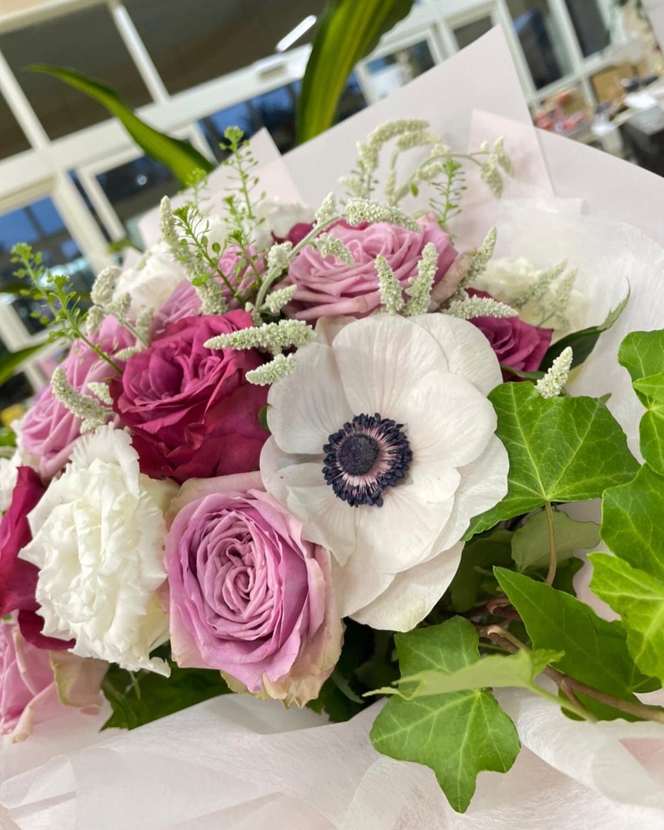 hanaman1111's tweet photo. フォトブライダル用のブーケ＆ブートニア��す💐
インスタ更新したので是非見てください🌷

https://t.co/2eZ5u9EcgI

 #山形県  #新庄市  #花屋  #フォトウェディング  #ブライダルフォト  #ブライダル  #ブーケ  #ブートニア  #結婚式  #婚礼  #花束  #フラワーアレンジメント   #韓国風  #冠婚葬祭 https://t.co/KCyW4CTpNw