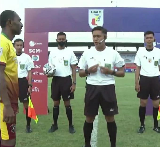 Orang asli Gemolong memimpin pertandingan liga 2 Indonesia antara Persiwar Vs Mitra Kukar. #BanggaGemolong