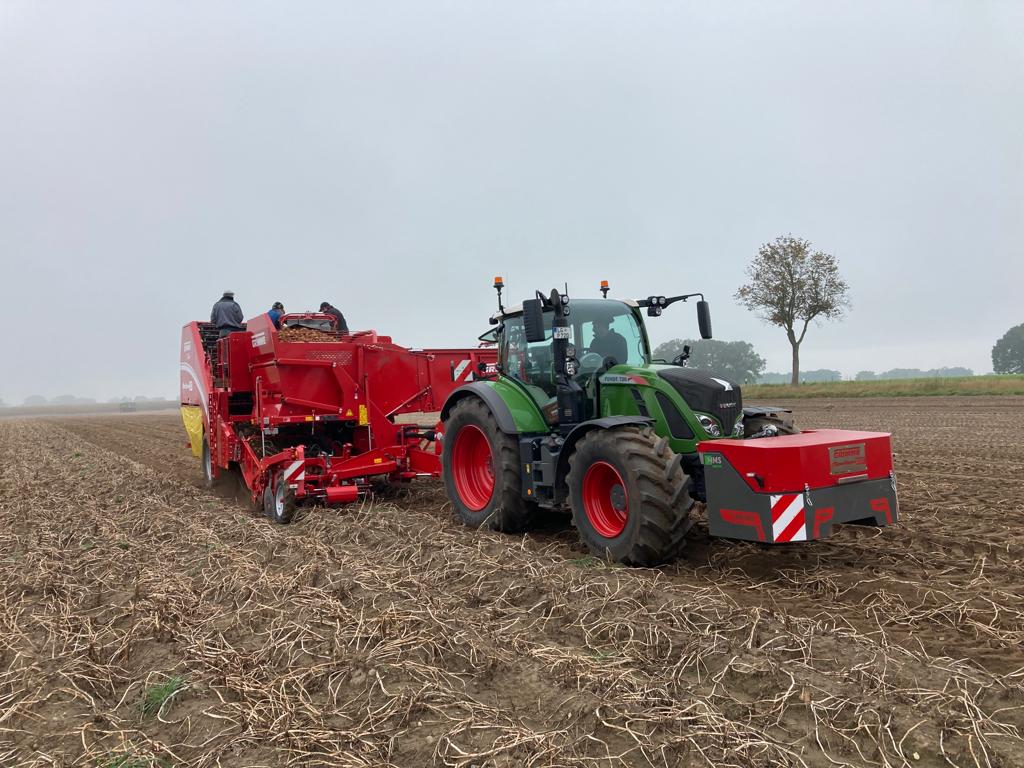 GRIMMEGroup's tweet photo. At the end of the week a few impressions from the #RowShow2021 πΈ
#GRIMME #REXOR #EVO https://t.co/oZCQG95WBF