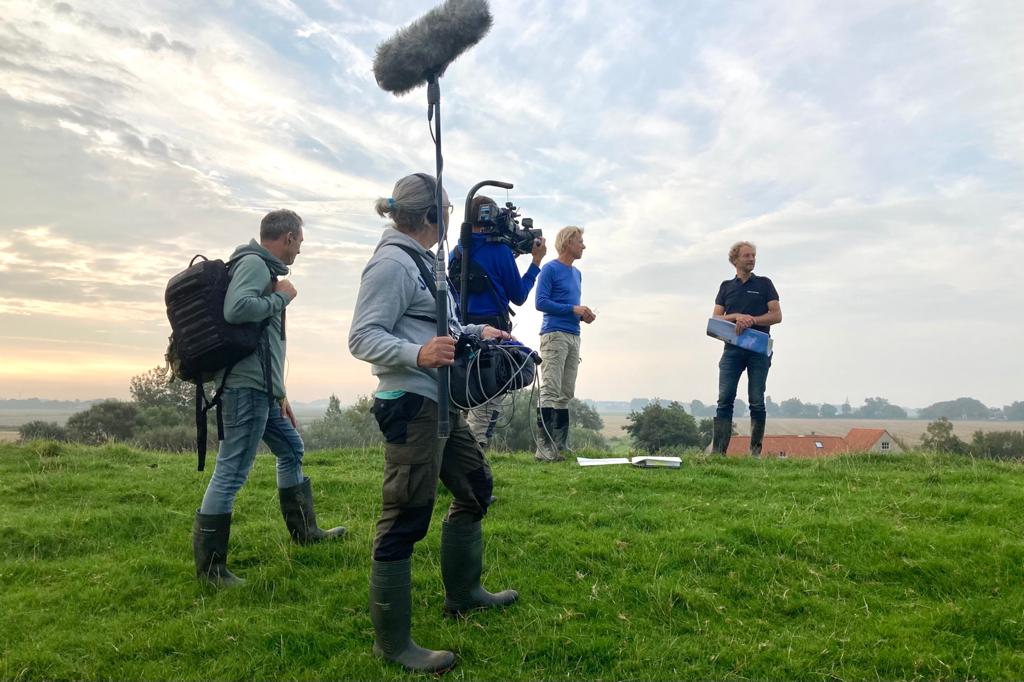 RWS_NN's tweet photo. Vanavond om 19:50 op NPO2 📺 het laatste deel van een drieluik over #natuur 💚#Waddenzee. Tal van organisaties kregen de kans om hun verhaal te vertellen. Zometeen vertellen wij over de morfologie van het Wad. Een kernwaarde van dit Werelderfgoed! | https://t.co/TPUHZjSBa8 https://t.co/lZk2bqNj6L