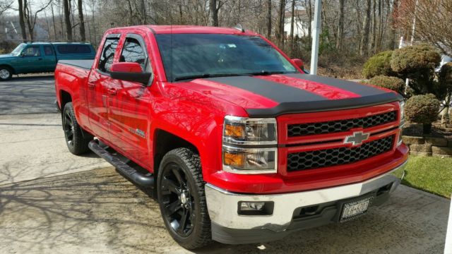 RCMPNS's tweet photo. Have you seen a red 2015 Chevrolet Silverado ?
It was stolen from Northside Rd. in #AspyBay #VictoriaCounty between 10 p.m. on Oct. 11 and 8 a.m. on Oct. 12.
Anyone with information, please call Ingonish RCMP at 902-285-2021 or Crime Stoppers.
Truck looks like this one. https://t.co/AOrzxiJn4L