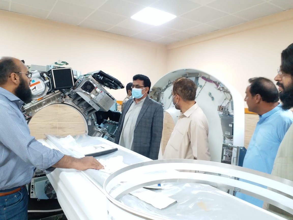 jam_kamal's tweet photo. Brand new and lastest model CT Scan Machine being installed at Fatima Jiannh Chest Institute Quetta ....this is 256 slice machine and being used at PIMS Islamabd and now at Quetta only..

#EmergingBalochistan https://t.co/xHbXKkJqL0